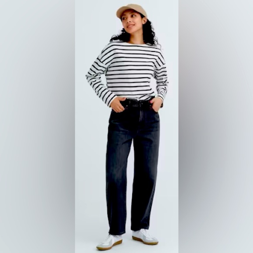 UNIQLO Wide Leg, High Waist Tapered Black Denim Jeans. 35 waist (89 cm)/ Size XL